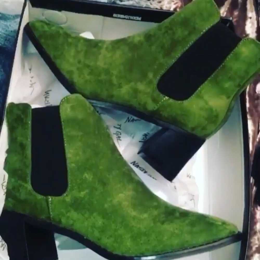 Nasty Gal Green Suede Booties Size 5